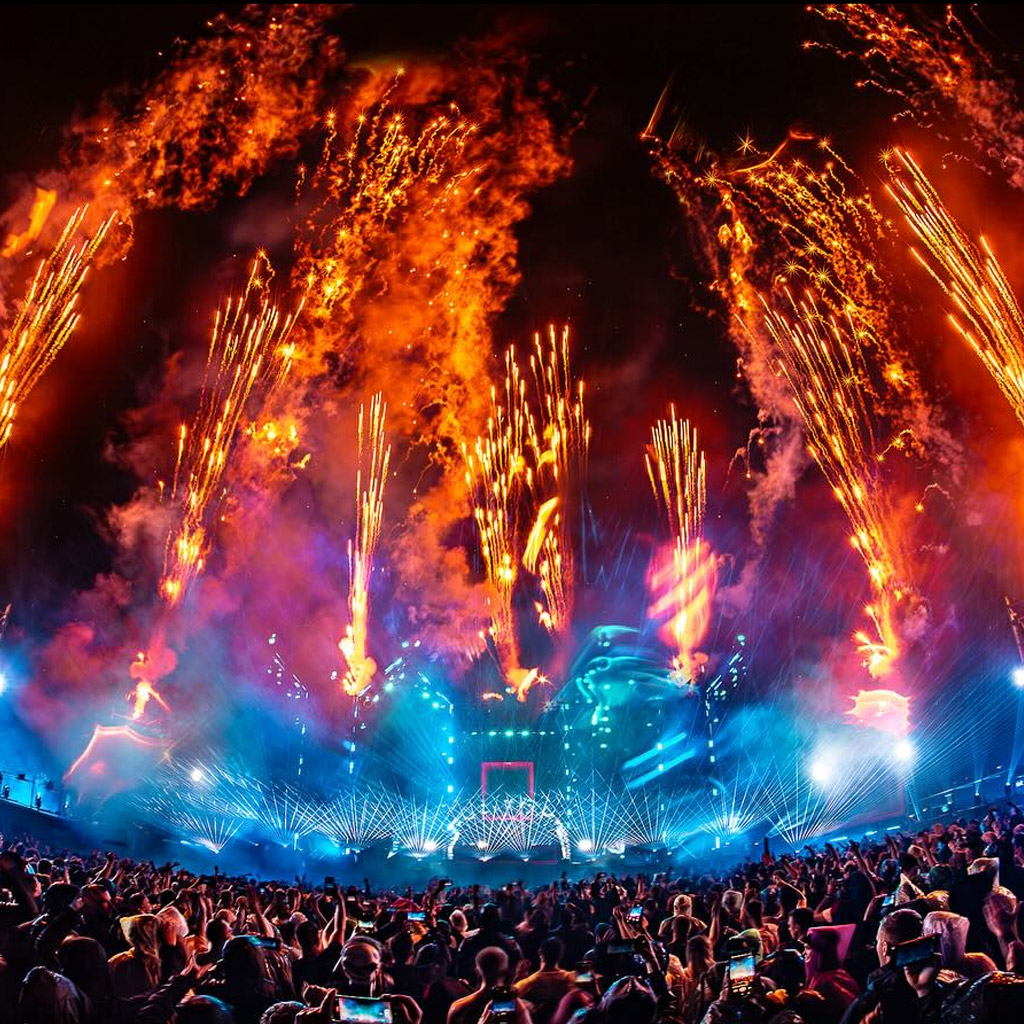 Atmospheric festival hospitality